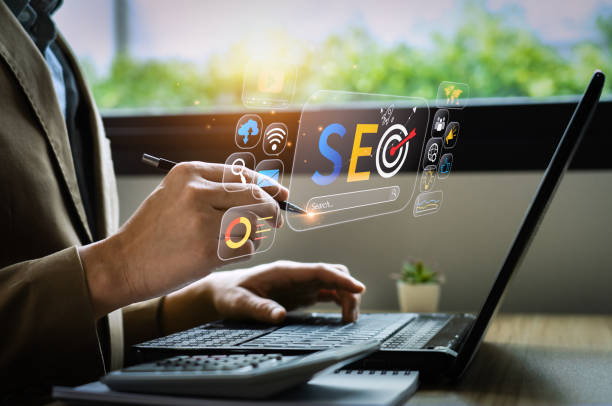 L’optimisation SEO est essentielle pour apparaître dans les premiers résultats. En effet, les internautes ne cliquent presque jamais après