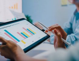 Aujourd’hui, les outils graphiques évoluent à grande vitesse. Ainsi, l’automatisation devient une fonctionnalité essentielle.