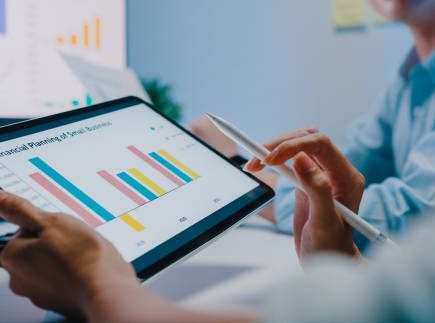 Aujourd’hui, les outils graphiques évoluent à grande vitesse. Ainsi, l’automatisation devient une fonctionnalité essentielle.