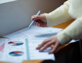 Tout d’abord, il faut comprendre que les visuels influencent directement l’expérience utilisateur. Ensuite, les moteurs de recherche
