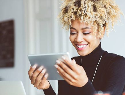 Une bonne gestion de contenu renforce la visibilité d’une entreprise. En effet, des contenus bien structurés attirent