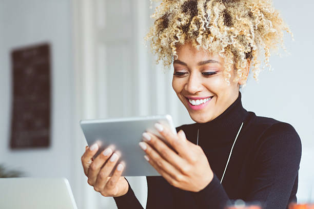 Une bonne gestion de contenu renforce la visibilité d’une entreprise. En effet, des contenus bien structurés attirent