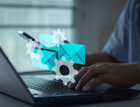Une gestion de contenu efficace structure les informations. Ainsi, l’utilisateur trouve rapidement ce qu’il cherche. De plus,