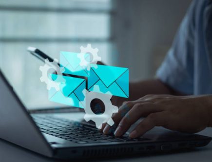 Une gestion de contenu efficace structure les informations. Ainsi, l’utilisateur trouve rapidement ce qu’il cherche. De plus,
