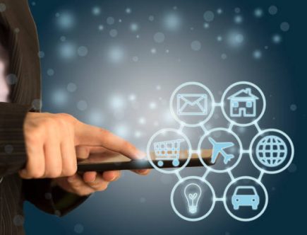 L’intelligence artificielle améliore la création de contenu en automatisant de nombreuses tâches. En effet, elle génère