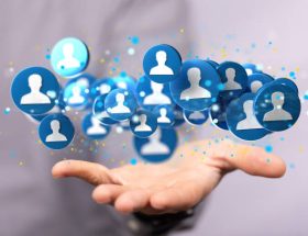 Un CMS facilite la création de sites, mais il attire souvent les cyberattaques. En effet, les pirates ciblent fréquemment les failles